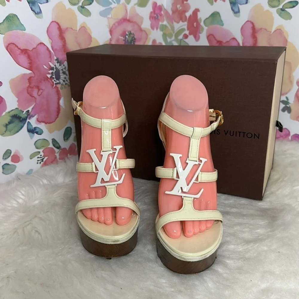 💯Authentic Louis Vuitton Wedges Sandals🍀